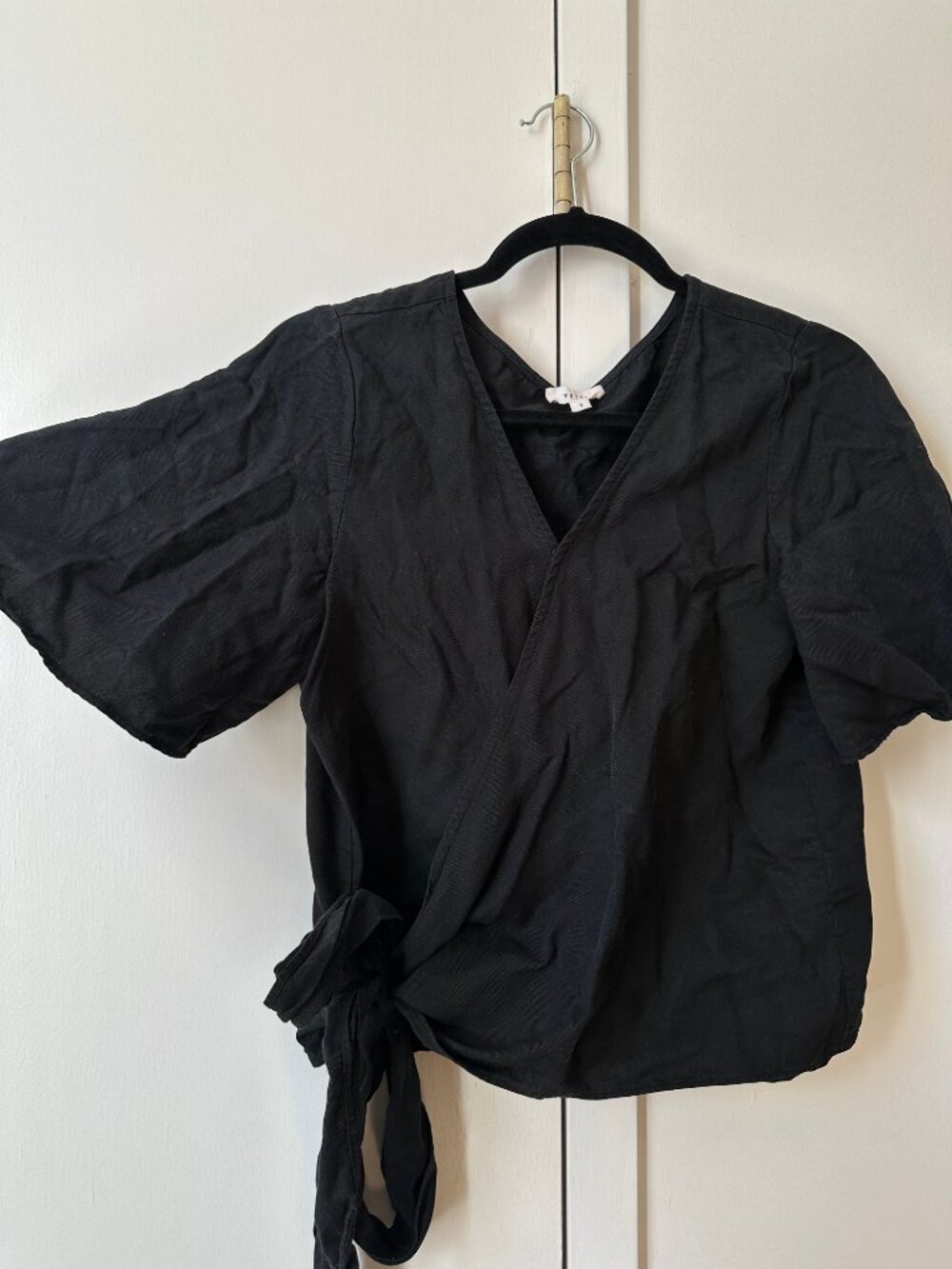 Vetta Capsule black wrap top - Picture 2 of 6